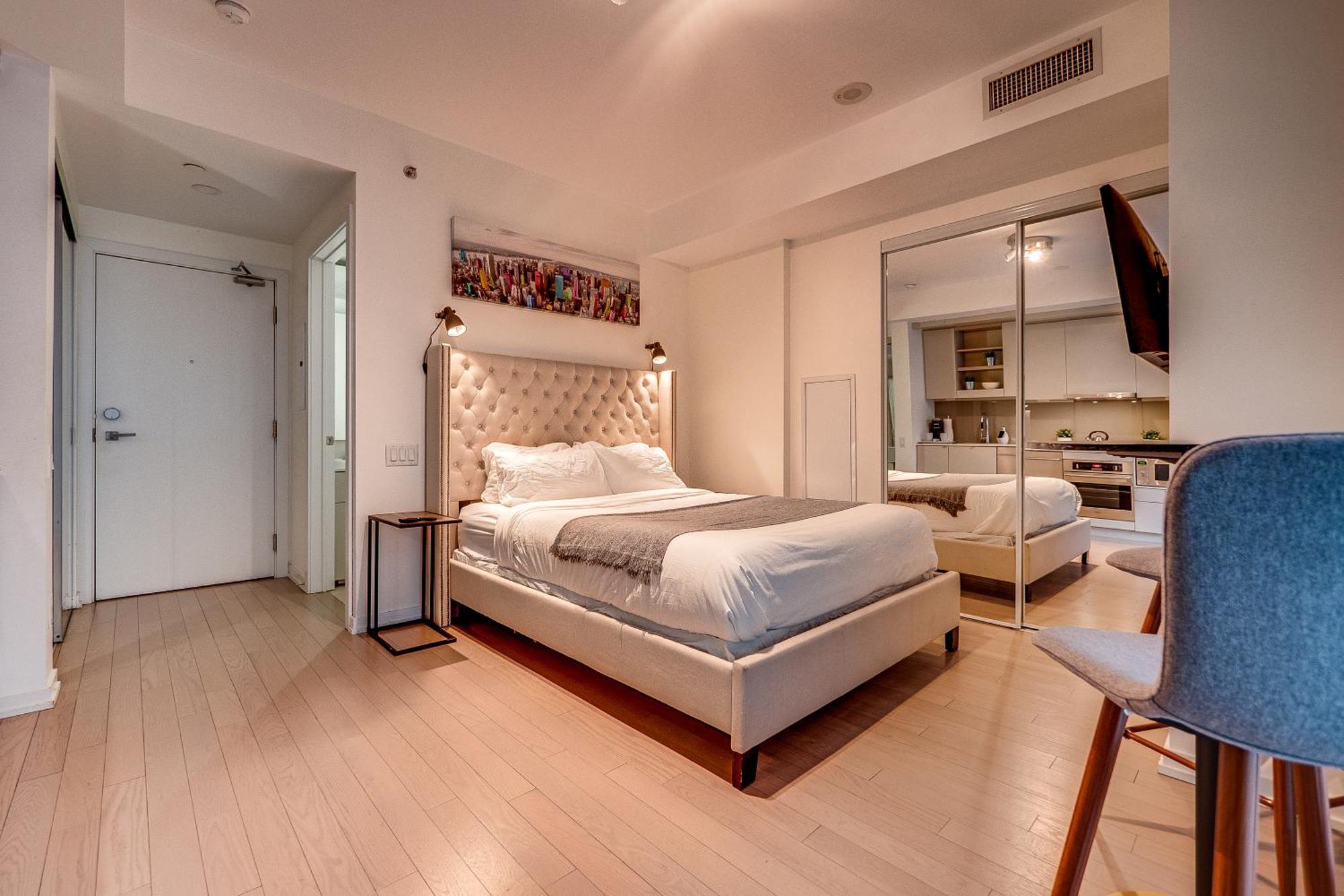 Modern Suite On Peter St - City View Toronto Buitenkant foto
